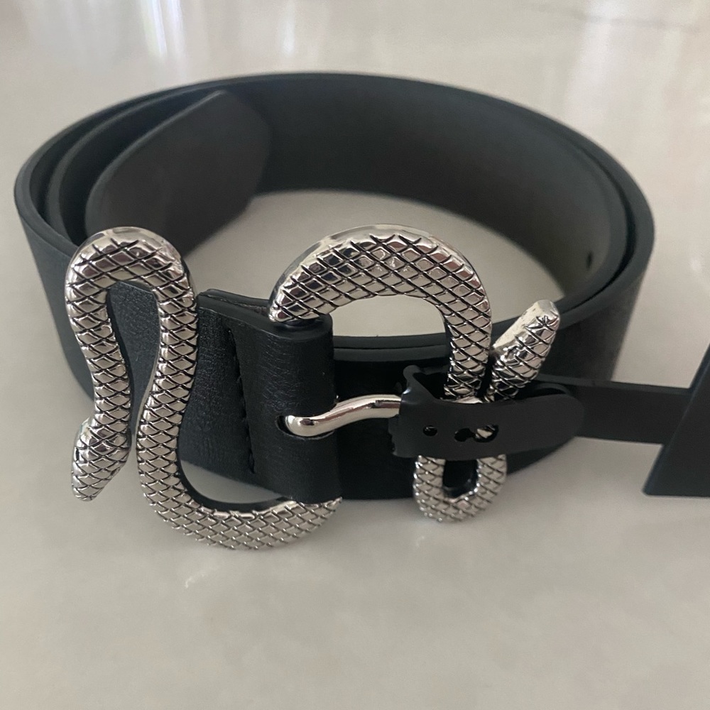Women’s Express snake belt brand new with tags